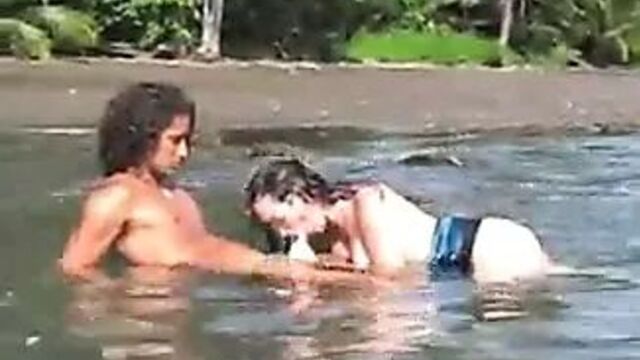 Хардкорный минет и секс Nikki Fritz на пляже в Коста-Рике