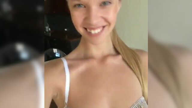 Девушки в летней одежде