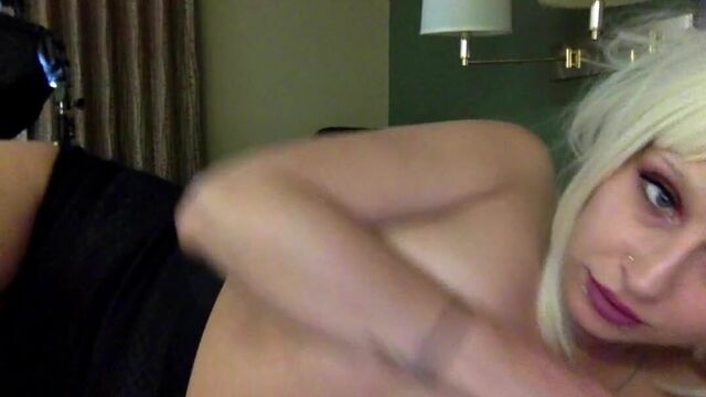 Принцесса Lacey в топлесс