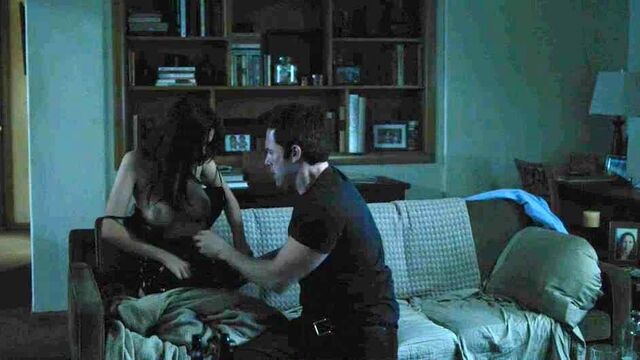 Обнаженные сиськи Emily Rtajkowski - 'Ушедшая девушка' - scandalplanetcom