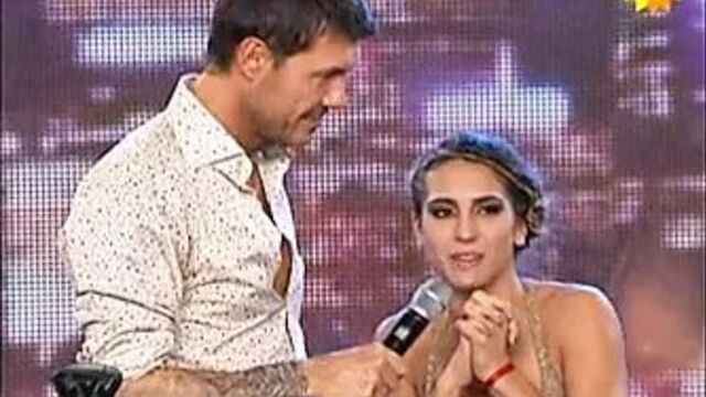 Cinthia Fernandez baila el Adagio con hilo dental