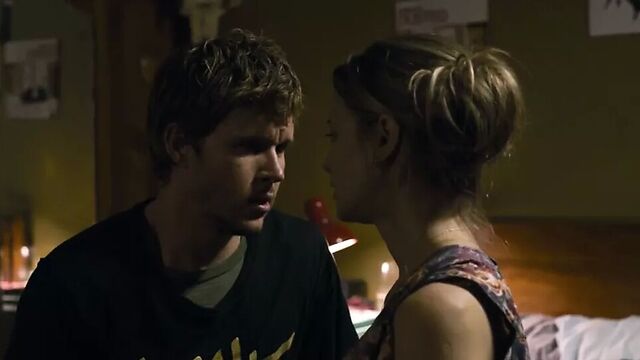 Sarah Snook - сцена секса