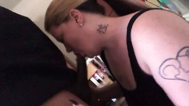 Белая-толстушка-милфа Susan Lust наконец-то сосет мой большой черный член