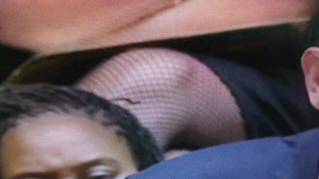 Скрещивание ног в чулках-сетках в Палате Общин.