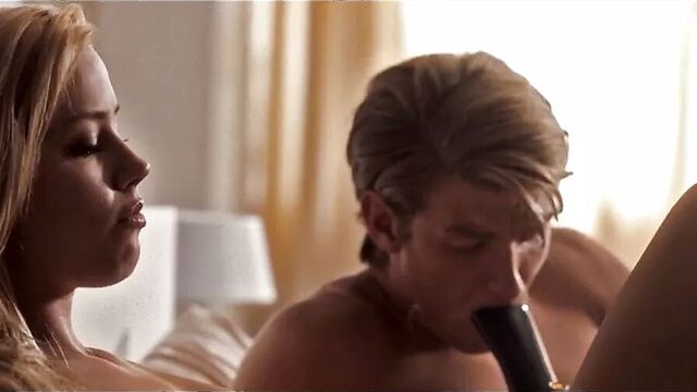 Знаменитость Amber услышанная становится высокой и качается