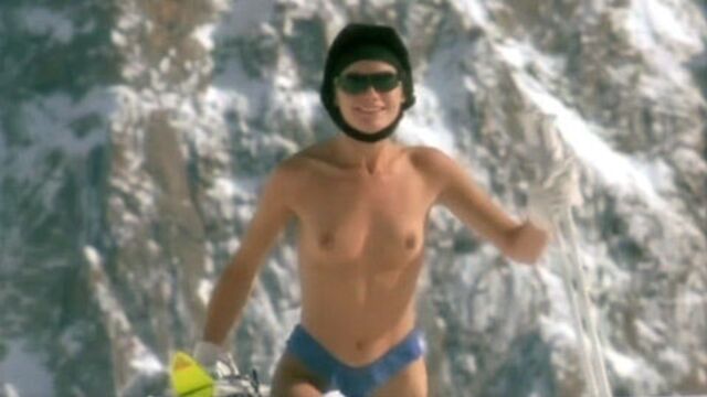 Обнаженные итальянские знаменитости в рождественских фильмах