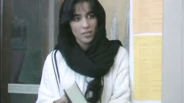 Clare Holman топлесс