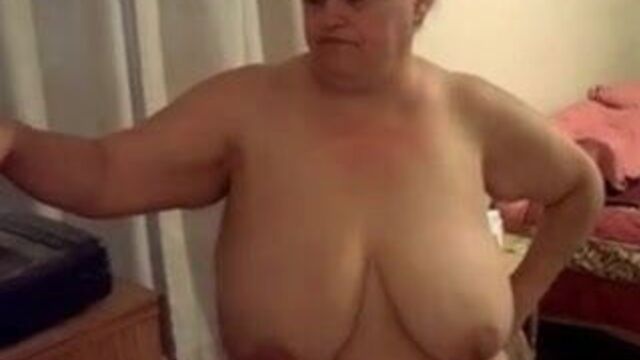 Бабушка-толстушка с висячими сиськами