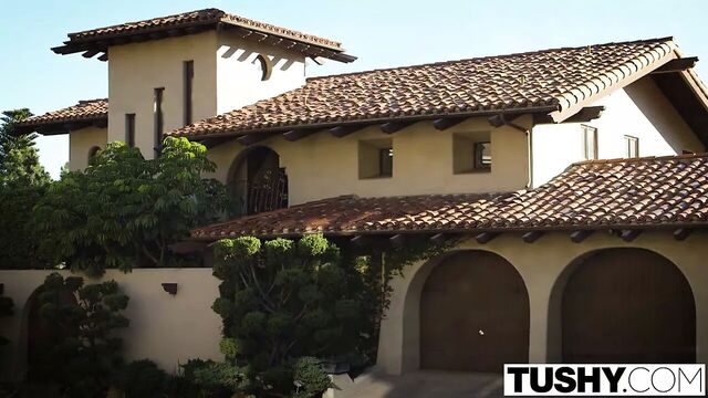 Tushy - первый анал для красивой блондинки Alex Grey