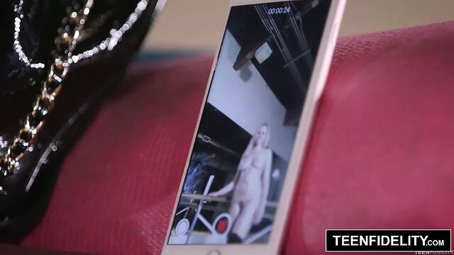 TeenFidelity - Mia Malkova шантажирует банкира с ее задницей