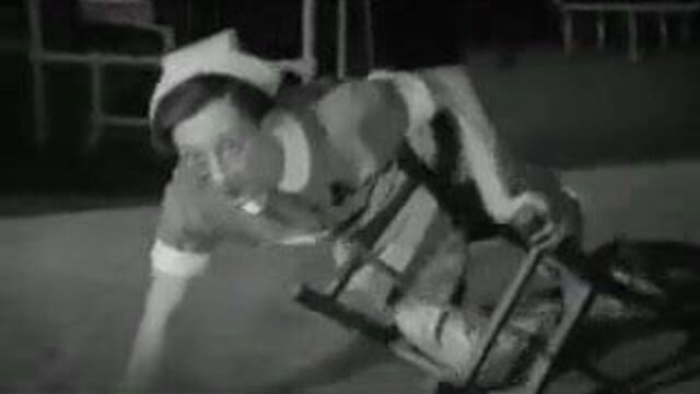 Связанная медсестра с кляпом во рту