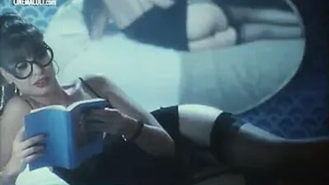 Francesca Nunzi обнаженная сцена с Monella (она же фривольная Lola)