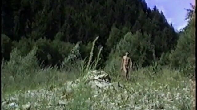 Обнаженная на природе