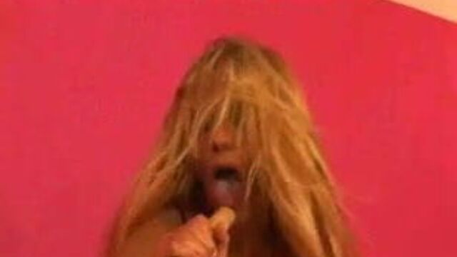 Милфу Debi засадили и сквиртуют