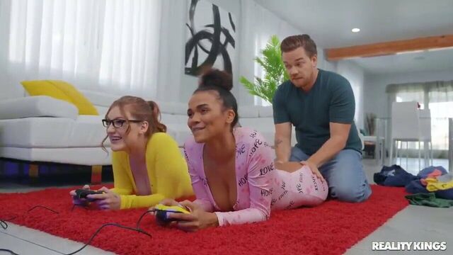 Играю в игру