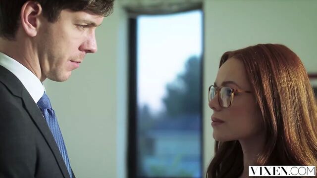 Vixen Ella Hughes умоляет, чтобы ее связали и доминировали