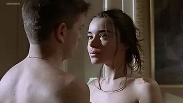 Elodie Bouchez обнаженная в возрасте Le Plus Bel