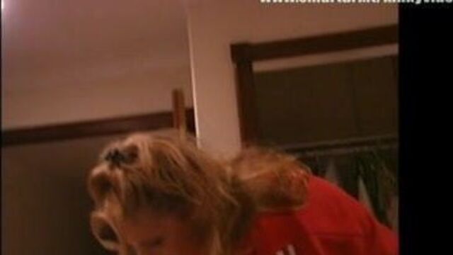 Обнаженные девушки ведут себя глупо