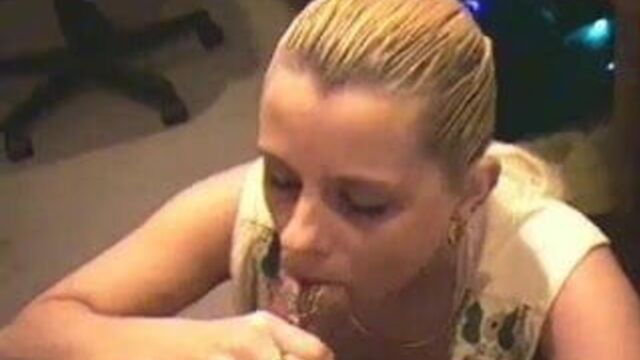 Минет в любительском видео