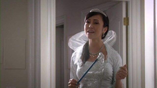 Christine Nguyen поедает Karly Montana