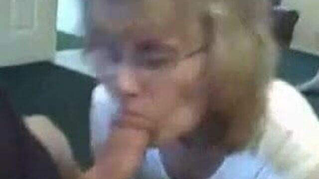 Милфа поживает член