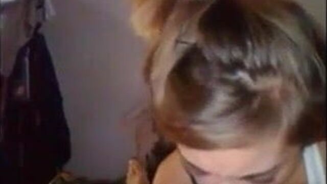 Моя подруга отсасывает у меня