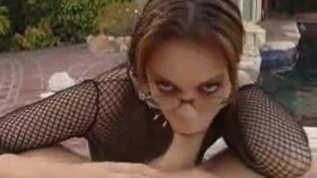 Gia Palom делает минет в видео от первого лица