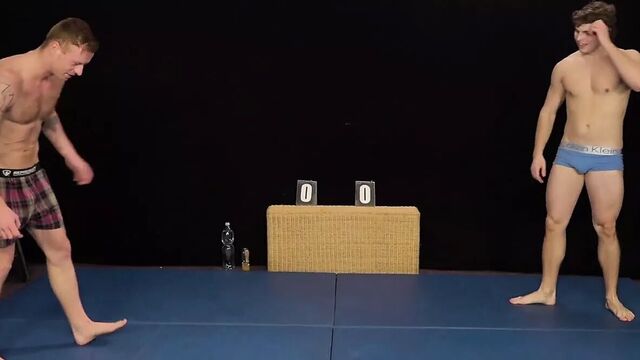 Обнаженная борьба гладиаторов