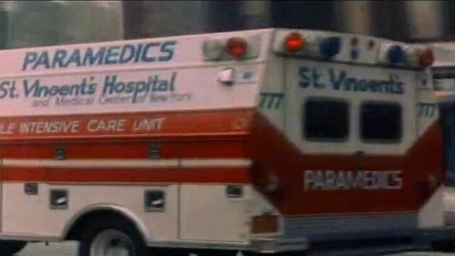 Трейлер - Супердевушки делают в больнице общего профиля (1984)