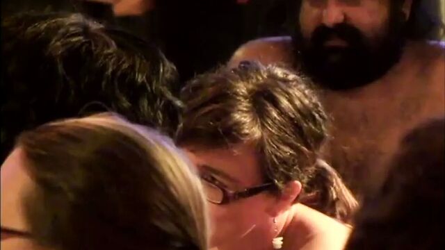 Enf - азиатская и арт-девушки раздеваются обнаженными на сцене