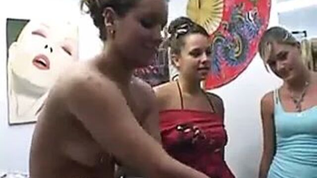 Студентки колледжа, пирсинг клитора и сосков, часть 2