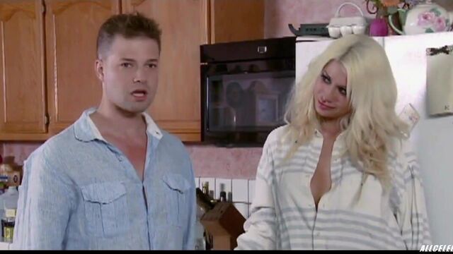 Christine Nguyen и Jazy Berlin в сексуальных воинах - 2