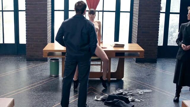 Jennifer Lawrence раздевается - красный воробей замедлен