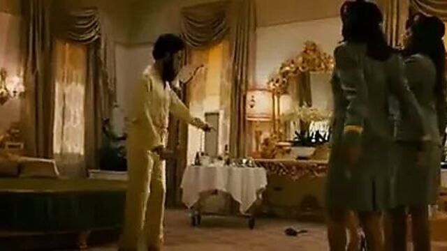 Диктатор со своими телохранителями