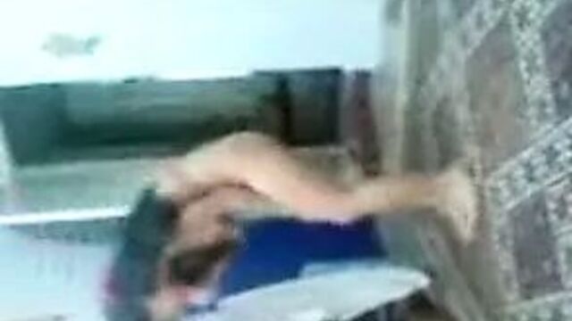 Лучшую иранскую подругу иранца трахнули в киску мамы первый раз