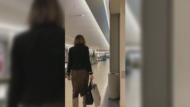 Бежевая кожаная юбка со змеей