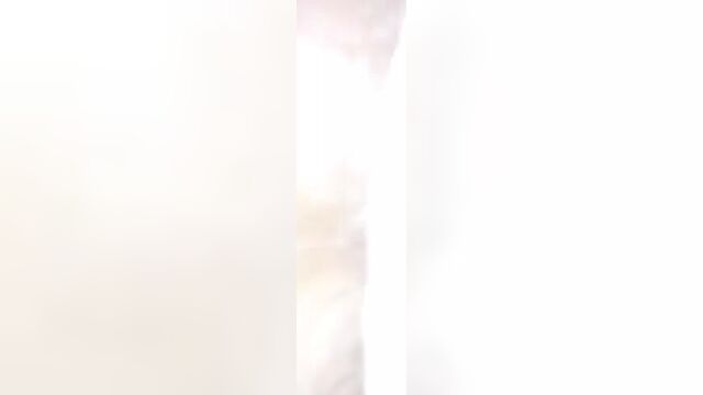 Сараевскую милфу Azra трахнули презервативом