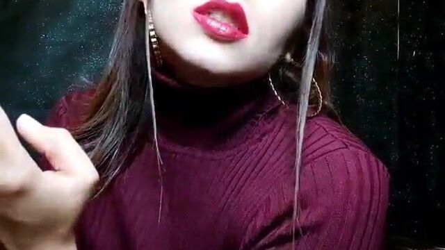 Фетиш с губной помадой