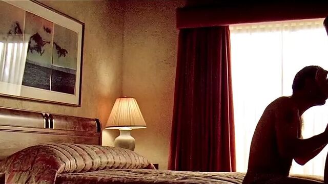 Знаменитости Kim Basinger и Alec Baldwin становятся мокрыми и полными