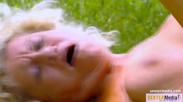 Oma Macht Den на трахе на улице