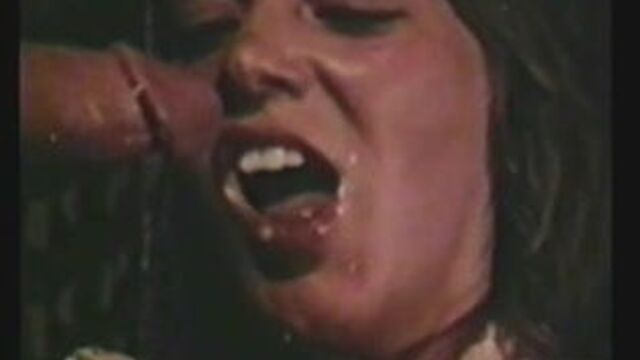 Одинокая дама получает немного