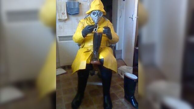 Желтая маслянистая дрочка.