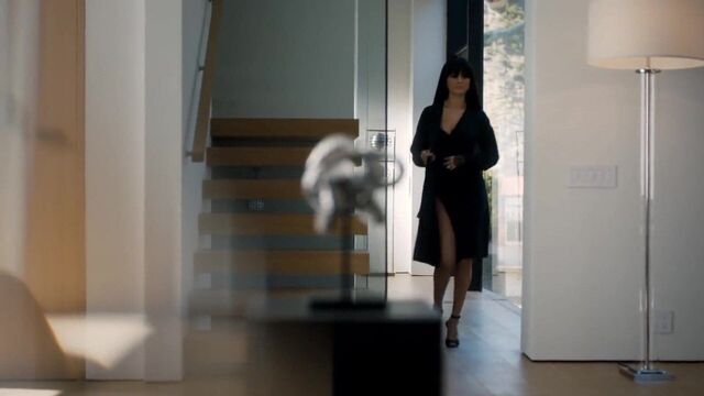 Selena Gomez - руки себе (только в нижнем белье, редактировать)