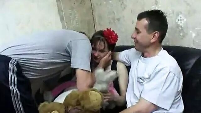 Pn ее отчим и его друзья желают ей счастливого дня рождения!