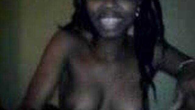 Местный клип трини - Хорошая задница из испанской киски