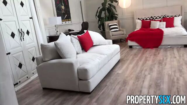 PropertySex - грудастая пристрастившаяся к сексу арендатор трахает арендодателя
