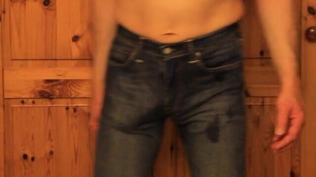 Тугие джинсы становятся коммандос