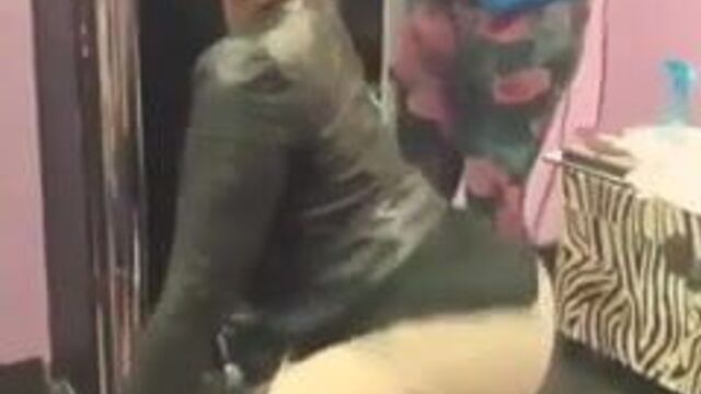 Deelishis на шесте