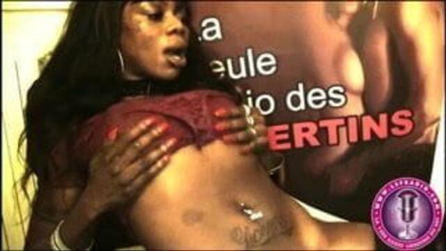 Naomie Lioness и Venus Lova в черном и белом