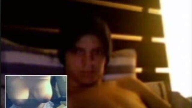 Эль мастурбирует